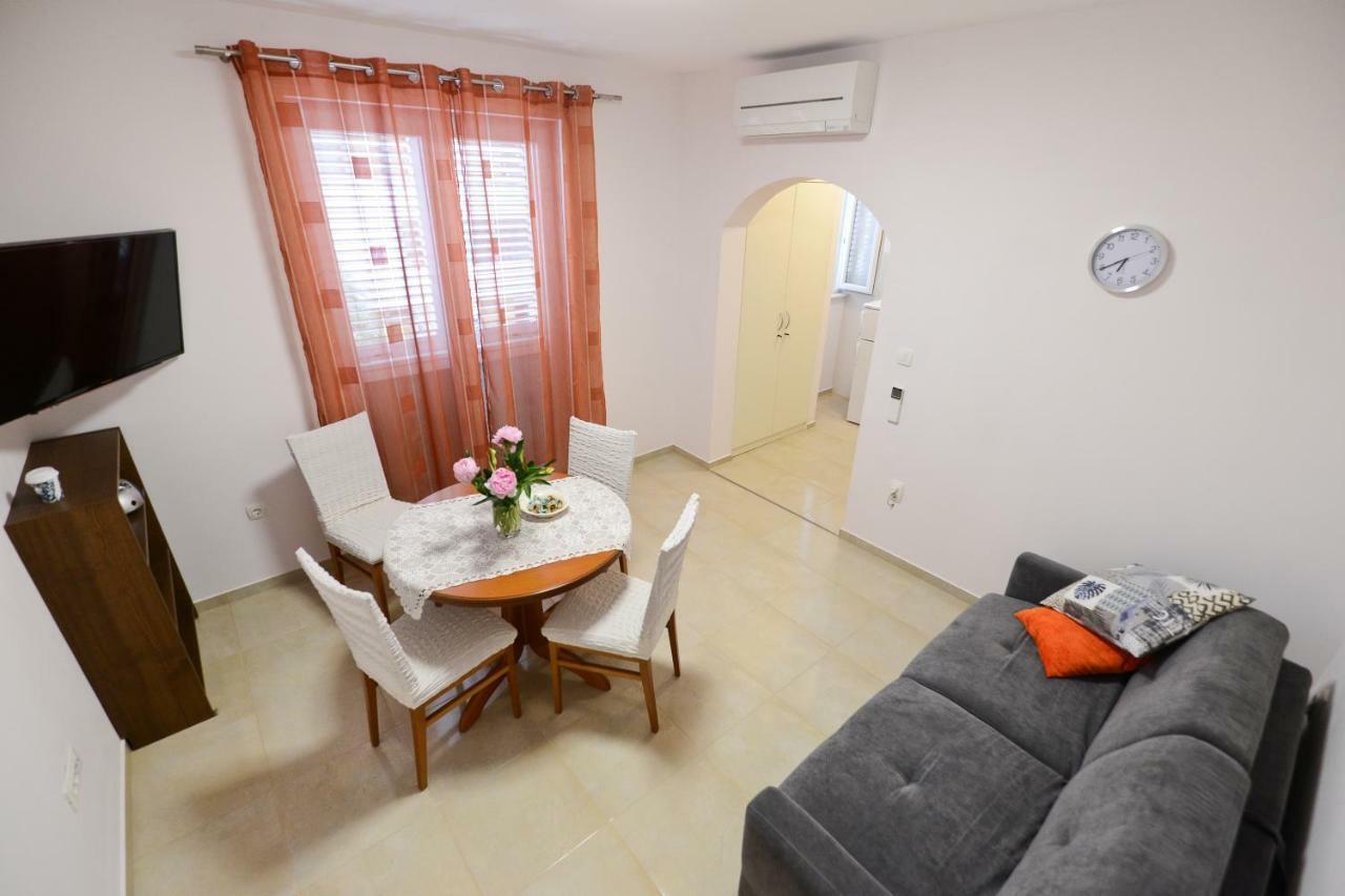 Apartment Rocky I Zara Esterno foto